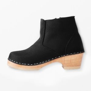 Hanna Andersson Handmade Boot Clogs by Hanna in Black Suede